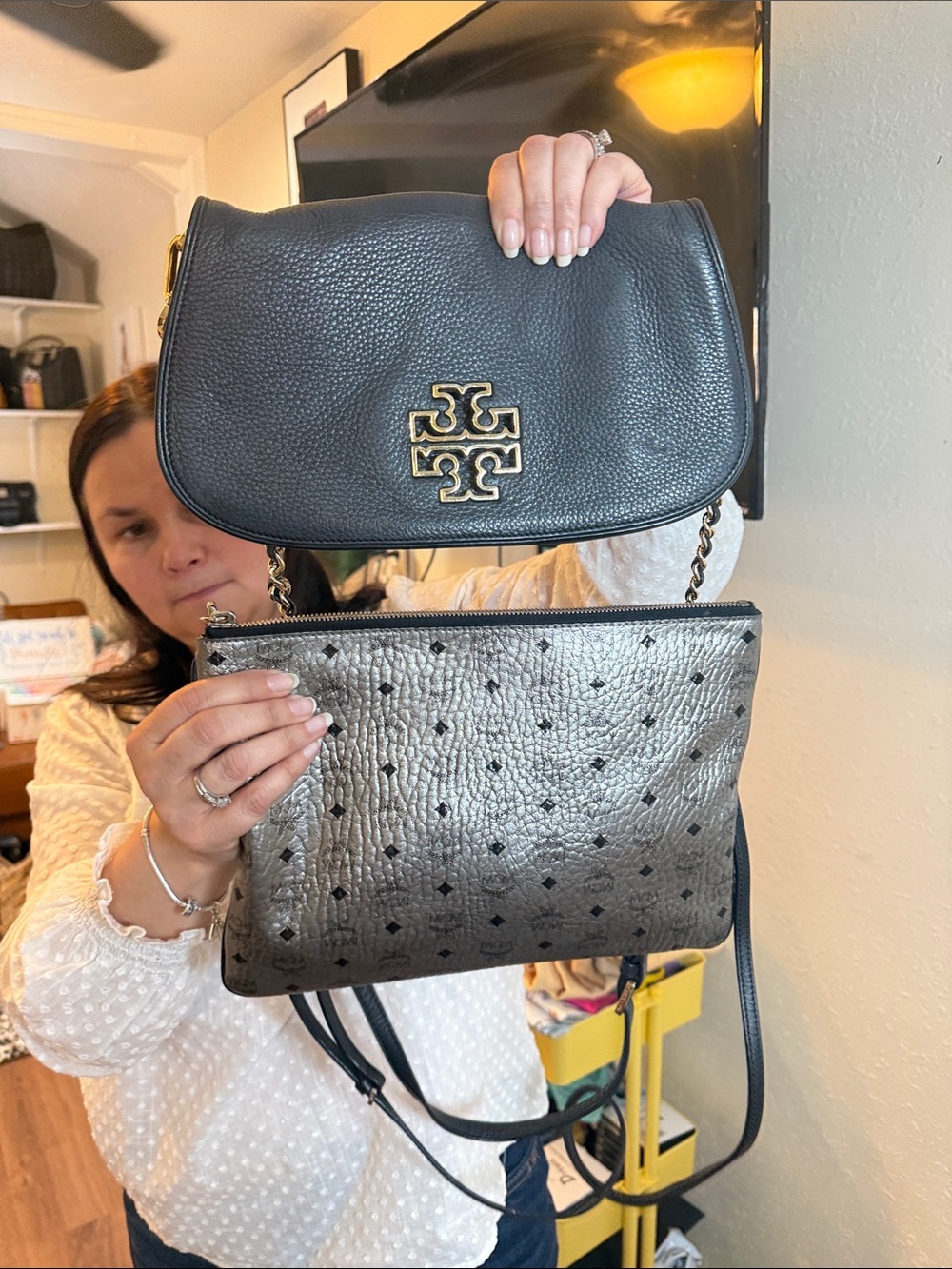 MCM Metallic Silver Logo Crossbody Wristlet killer - Picture 13 of 13
